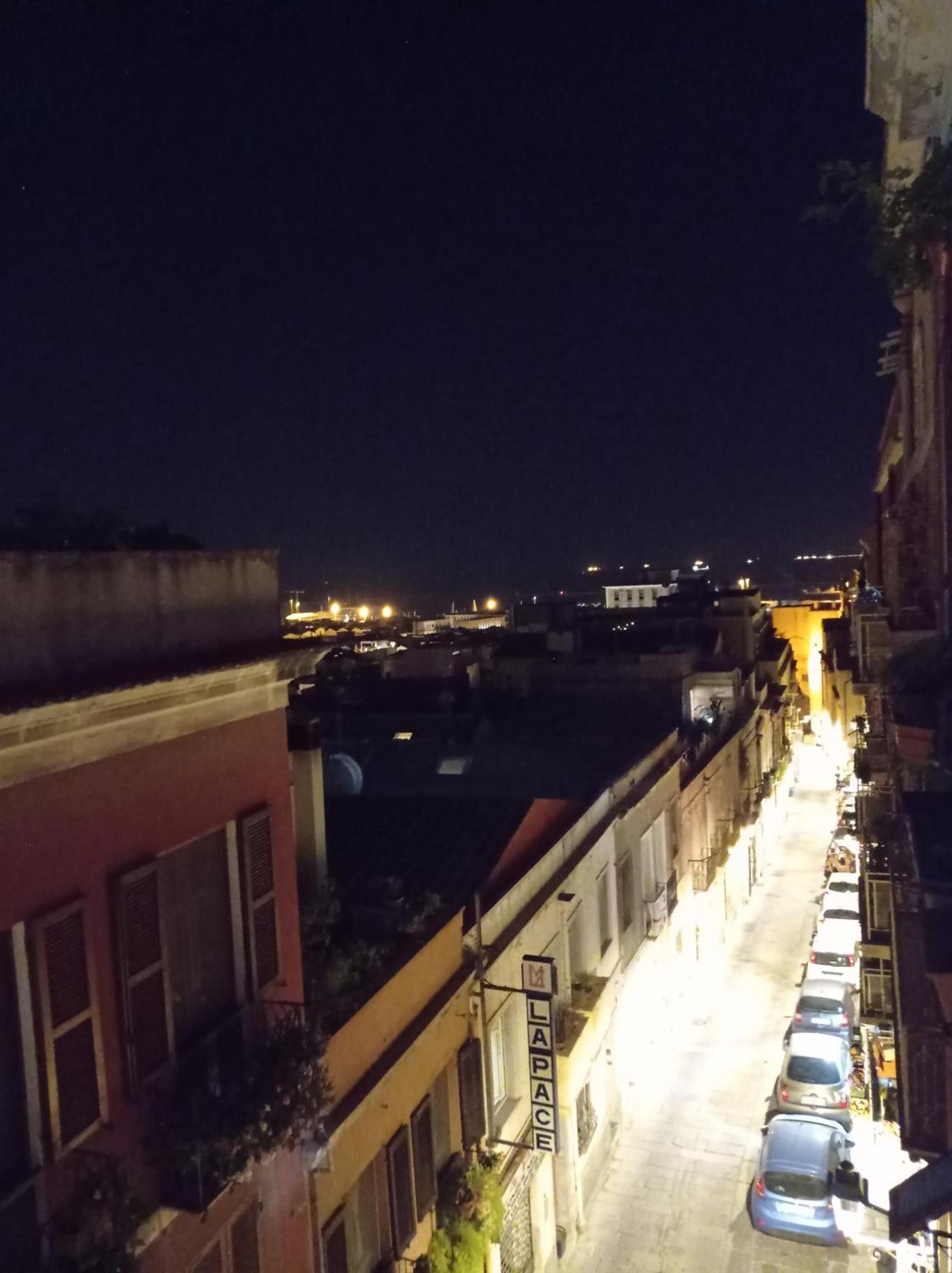 Central Moon Cagliari Vista Mare Oda fotoğraf