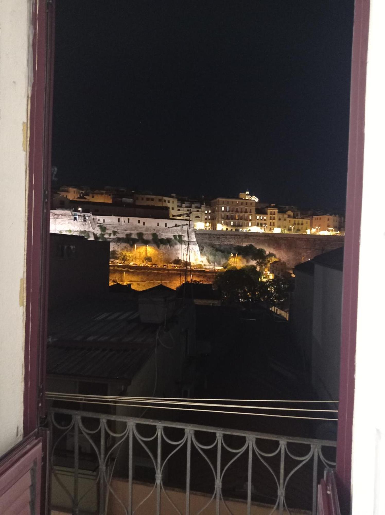 Central Moon Cagliari Vista Mare Oda fotoğraf